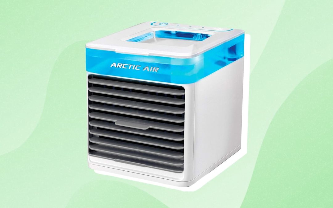 This $40 Amazon Best-Selling Portable Mini Cooler That’ll Get You Through the Summer Has Over 3,500 5-Star Reviews