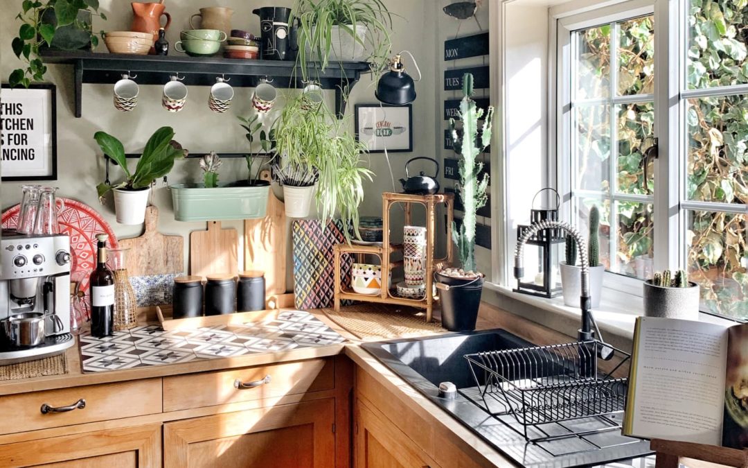 A 160-Year-Old UK Victorian Has a Cute Cottage Style Kitchen