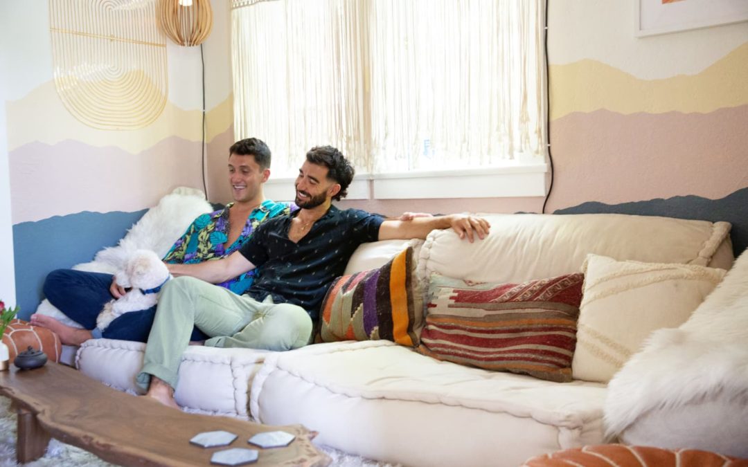 This Rental Bungalow Has an Orange Kitchen & ‘Psychedelic Cuddle Puddle Room’