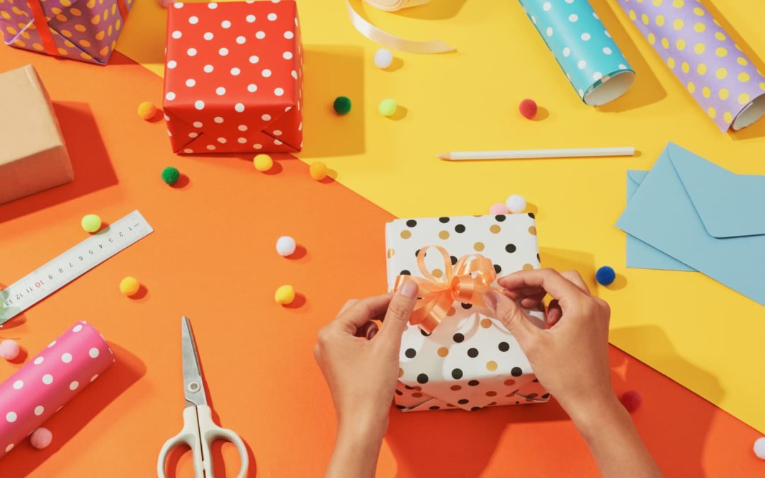 10 Perfect Gift Ideas for Artsy Tweens & Teens