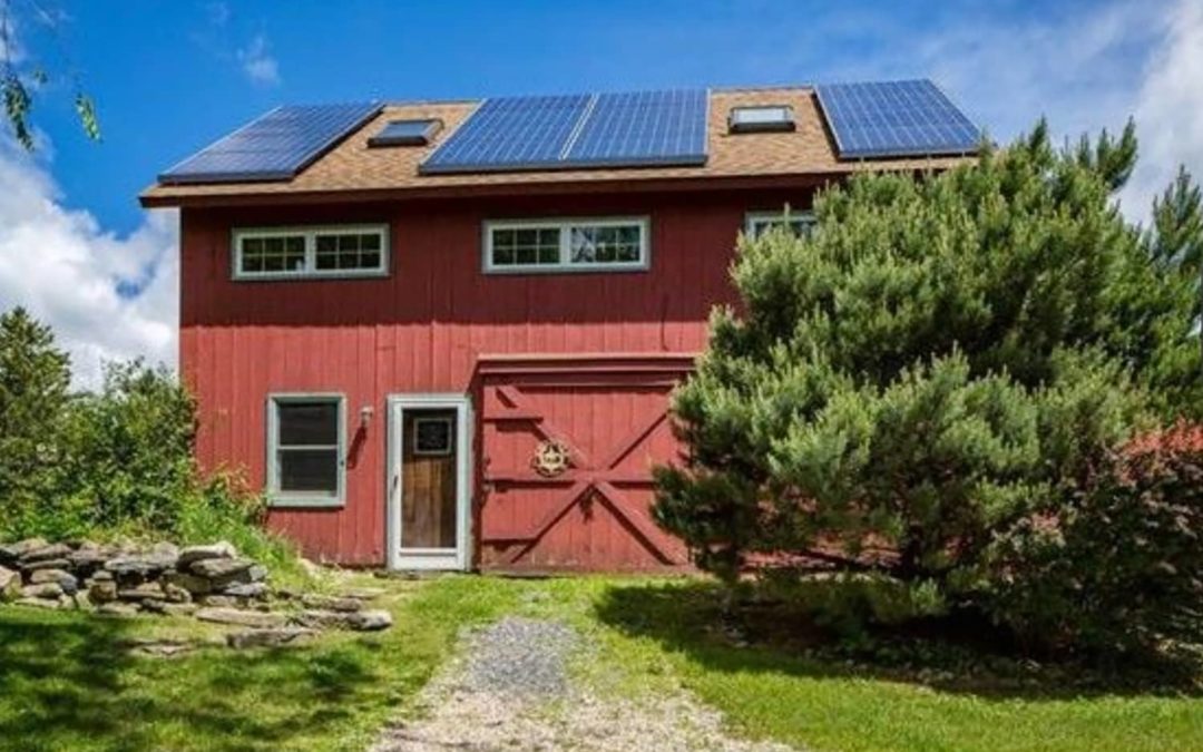 B&A: An Old Barn Was Transformed into a Gorgeous Studio Apartment & Art Studio