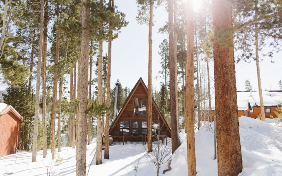 5 Airbnb Cabins That Are Perfect for Your Next Winter Getaway