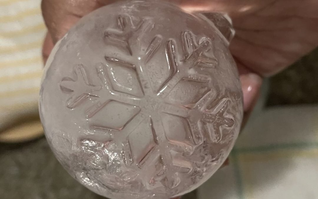 This $20 Amazon Find Turns Ice Into Festive Ornaments — and I’m Using It Ahead of the Holidays!