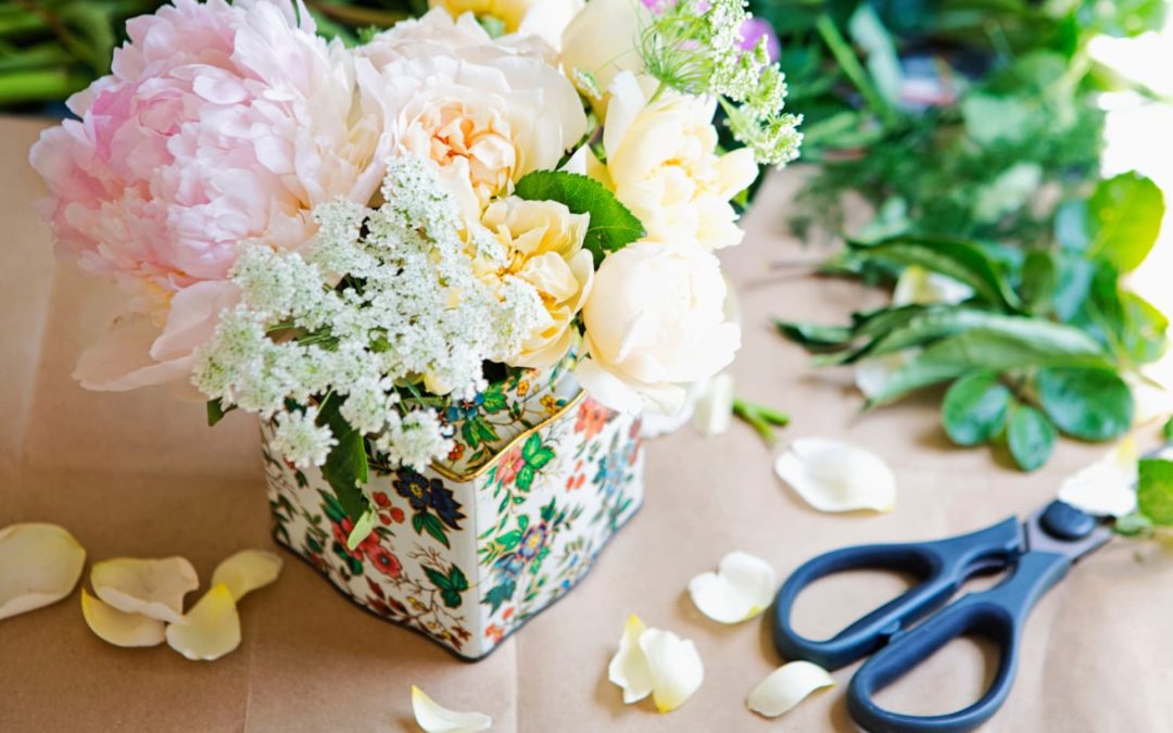 This Flower Subscription Box Teaches You How to Arrange the Perfect Bouquet