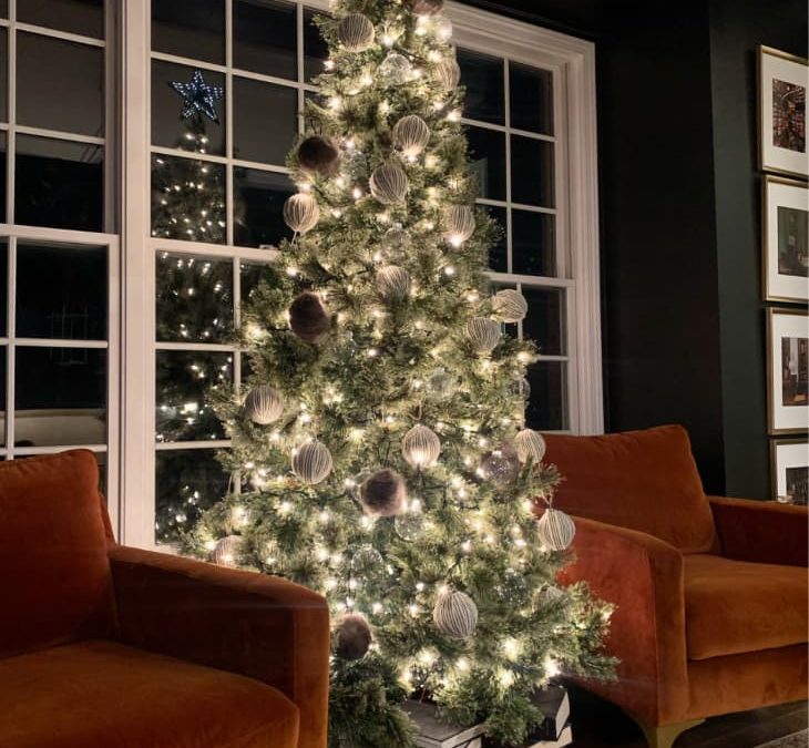 8 Easy Ways to Deck Out Your Home for the Holidays With What You Have On Hand