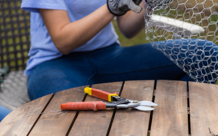 How to Make Rustic Light Balls with Chicken Wire