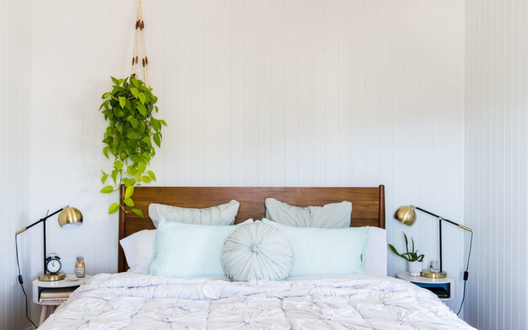 This Under-$50 Amazon Silk Pillowcase Is the Best We’ve Tried — Here’s Why