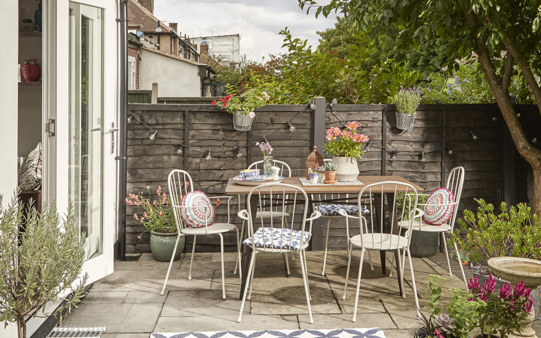 Outdoor rug ideas – 10 easy ways to revamp your outdoor space