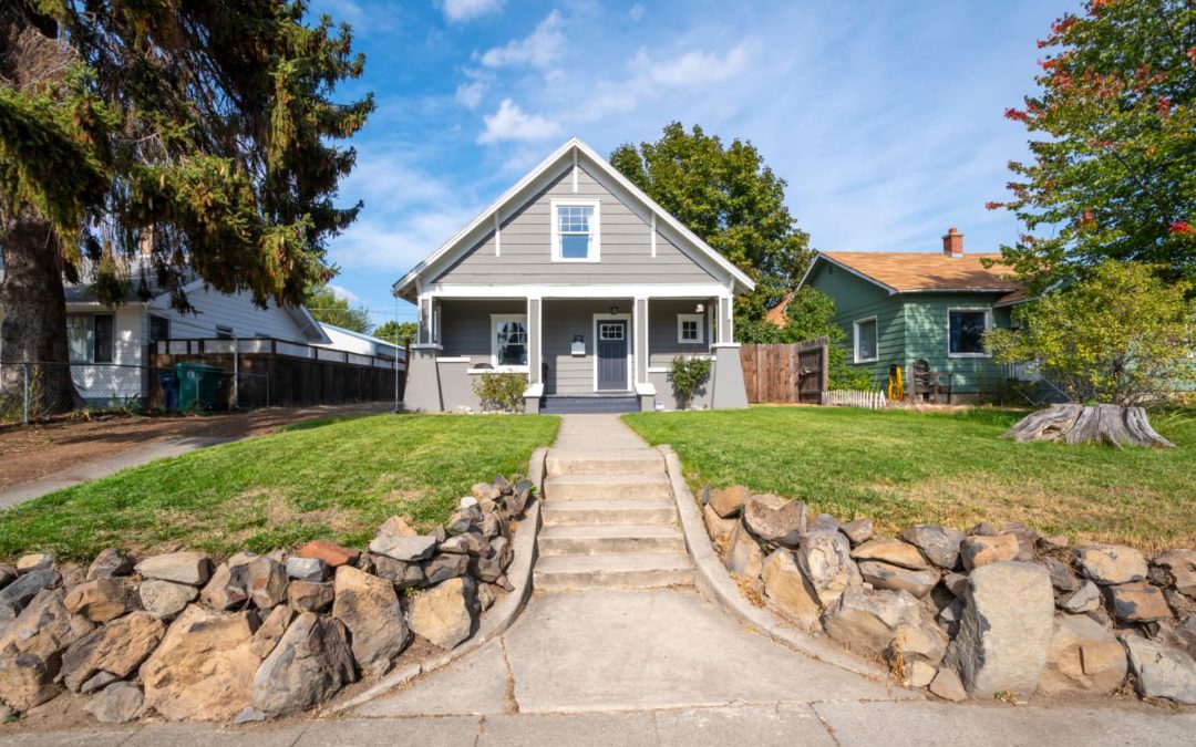 What To Look for in the House Next Door When Listing Your House