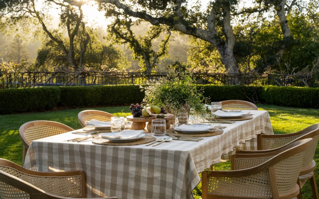 2 Simple Ways to Style an Outdoor Tablescape