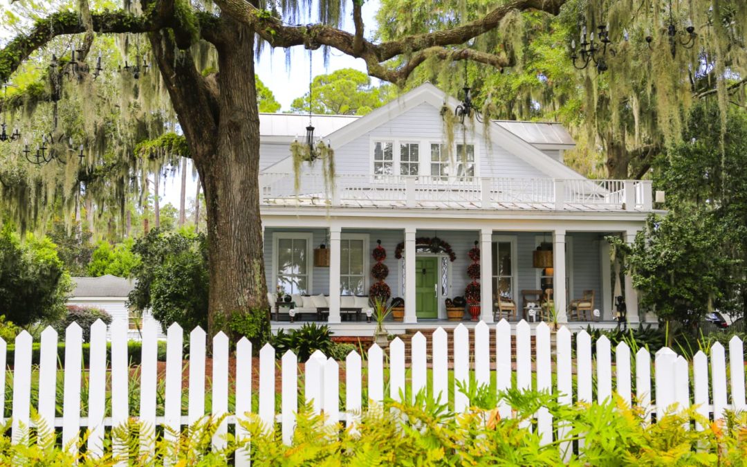 4 Curb Appeal Projects a Southern Real Estate Agent Says You Should Stop Doing