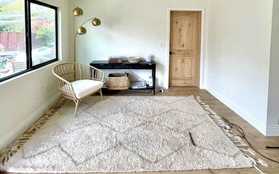 B&A: Bookworms Will Love How Two Homeowners Maximized Every Inch of a Blank Wall