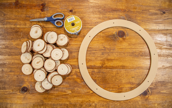 This Simple DIY Wood Wreath Instantly Adds Rustic Style