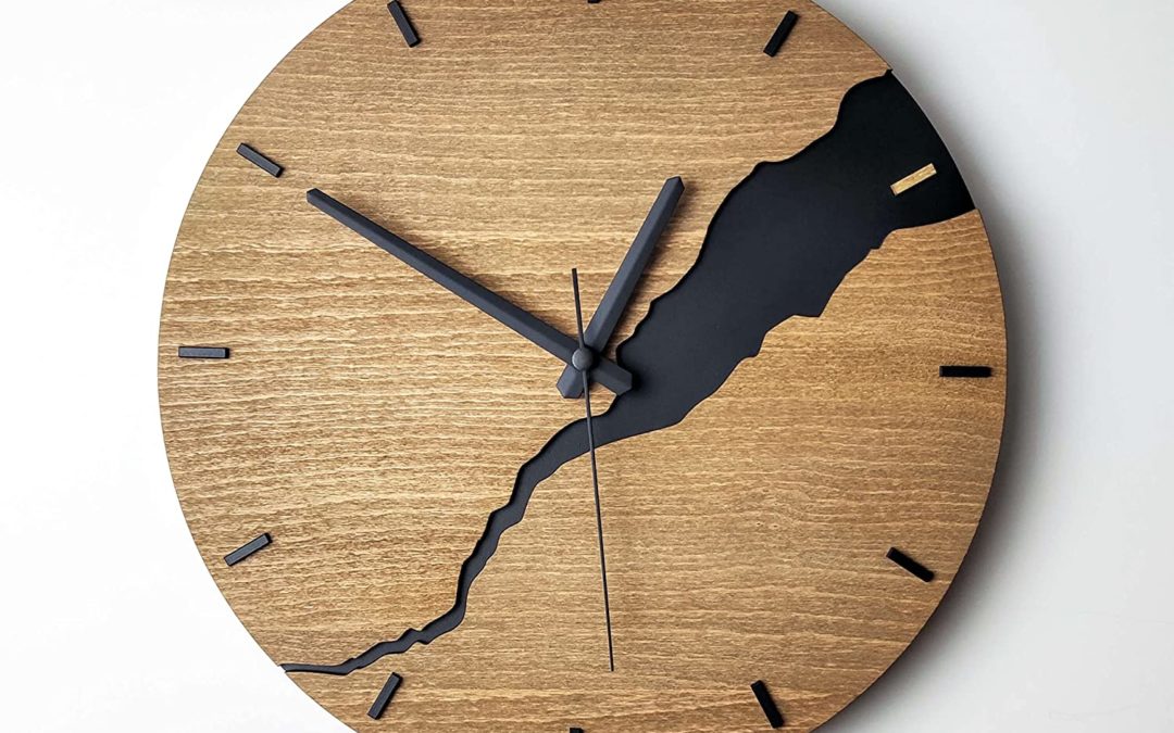 Product Of The Week: Non-ticking Modern Wooden Clock