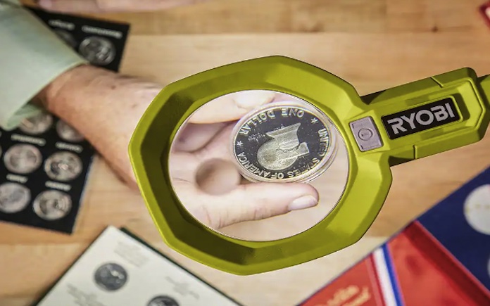 Ryobi’s Magnifying Glass Has Clamps to Stay Put