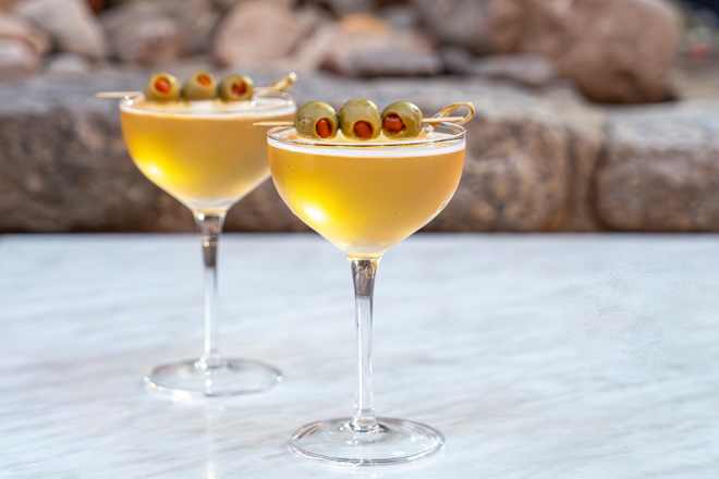 Dolly Parton’s “Dirt Road”Cocktail Is So Good, I’m Making It Every Weekend