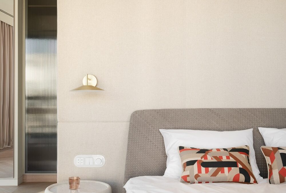 The Bronze Apartment: Contemporary Living in Warm Tones