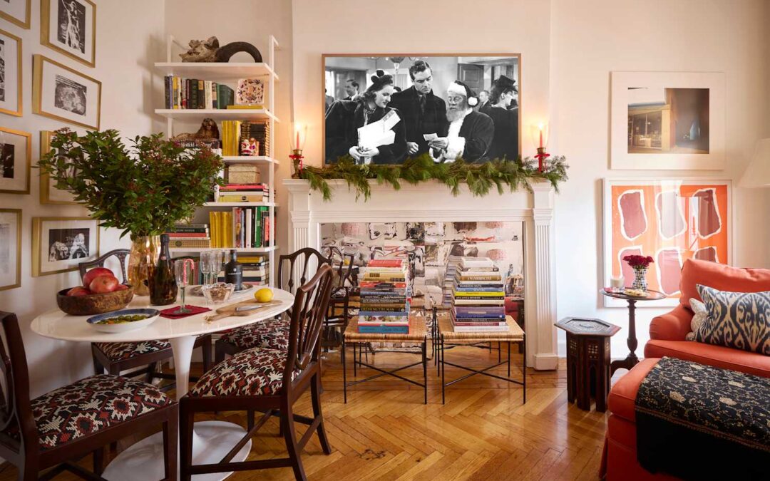This Designer’s Small NYC Apartment Is Full of Festive Holiday Decor Inspo