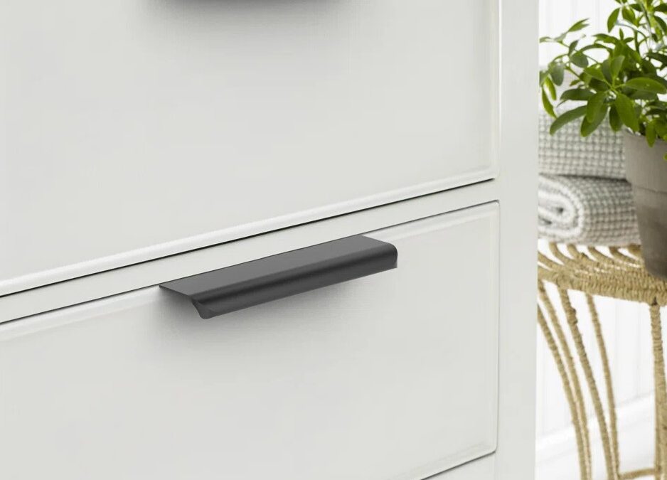 Drawer Pulls That Cost Under $100 and Look Like a Full Kitchen Reno