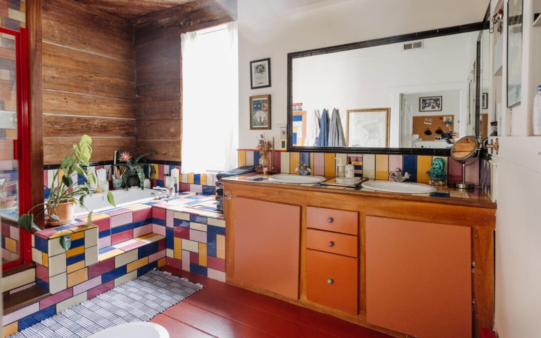 She Found This Forgotten 99-Year-Old Feature in Her Bathroom, and Now I Want One