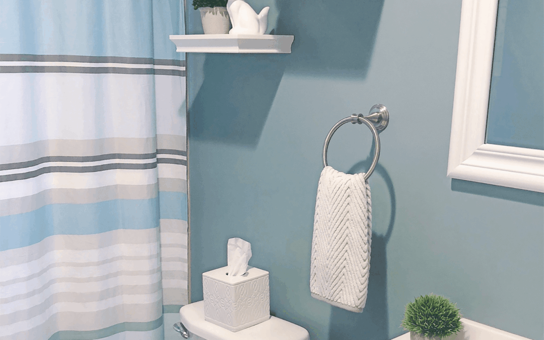 You’d Never Know This Bathroom Redo Was Renter-Friendly