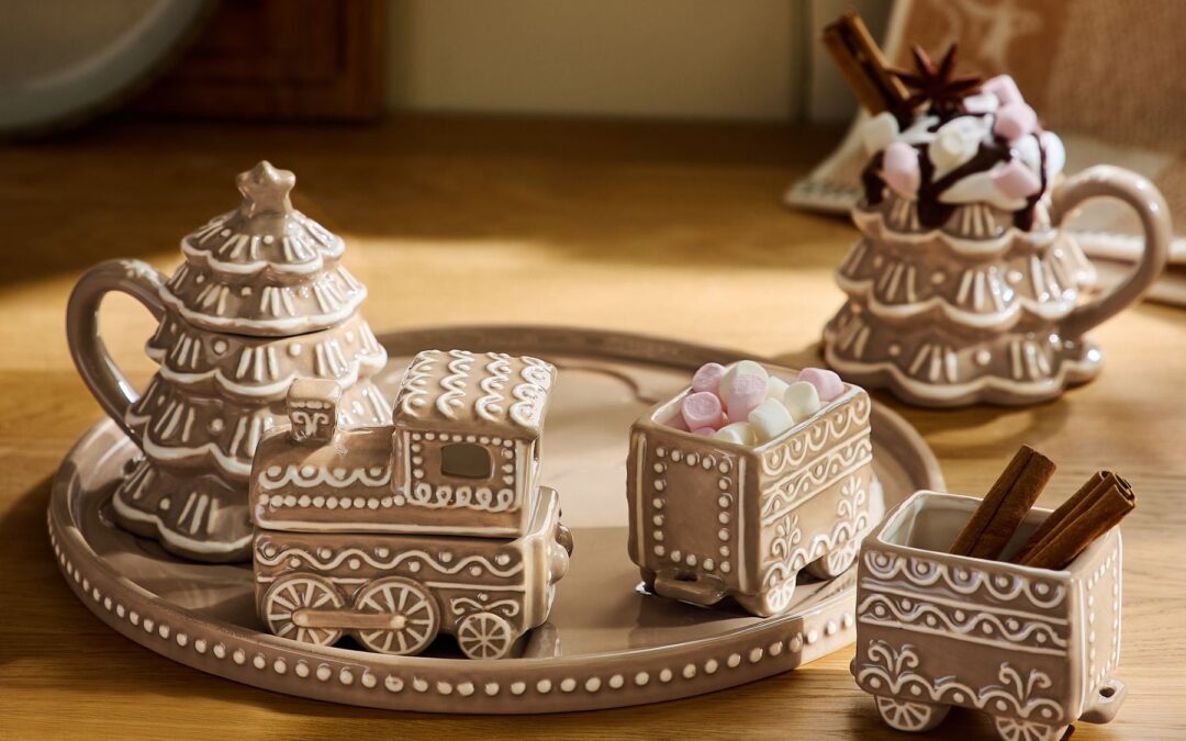 I think Next’s Gingerbread hot chocolate serving set is the upgrade you need this hosting season
